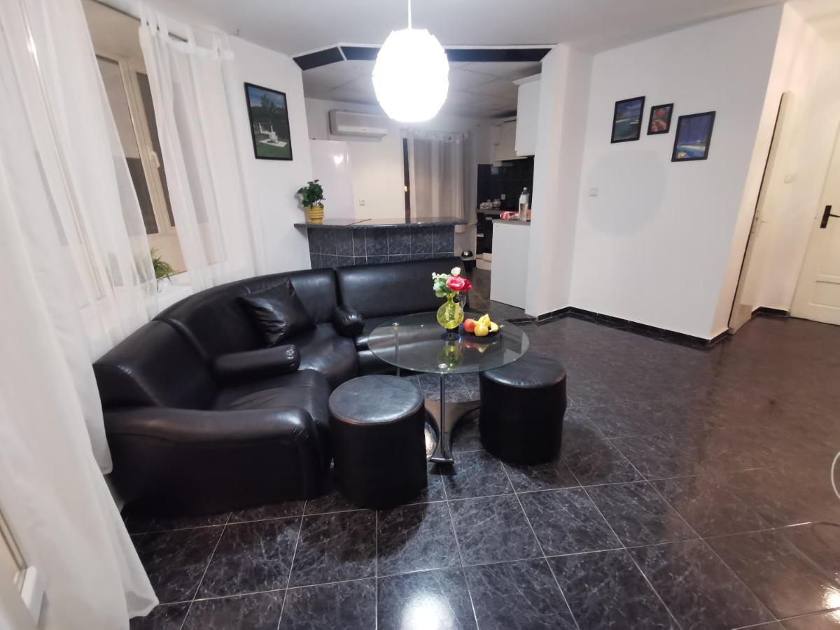 Maisonette In The Center Of Varna Two Bedrooms Free Parking Kültér fotó