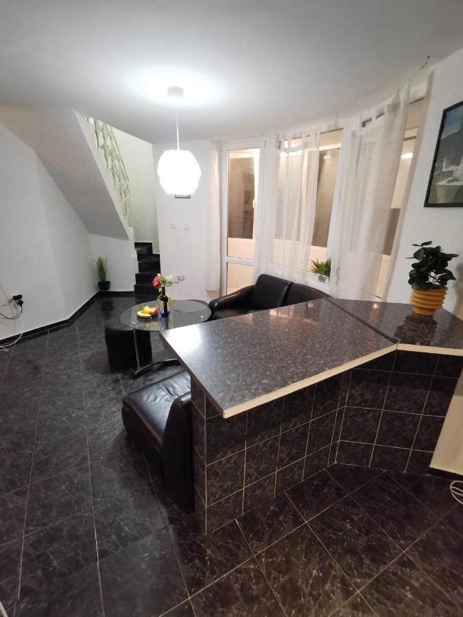 Maisonette In The Center Of Varna Two Bedrooms Free Parking Kültér fotó